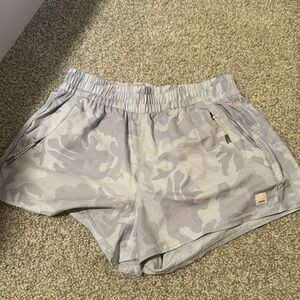 Women’s Vuori White Grey Camo Shorts Medium